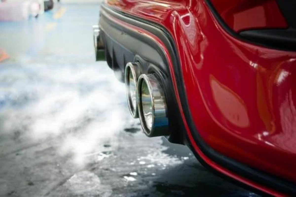 Can I Pass Smog with Check Engine Light On alert showing a car undergoing smog testing at an inspection center