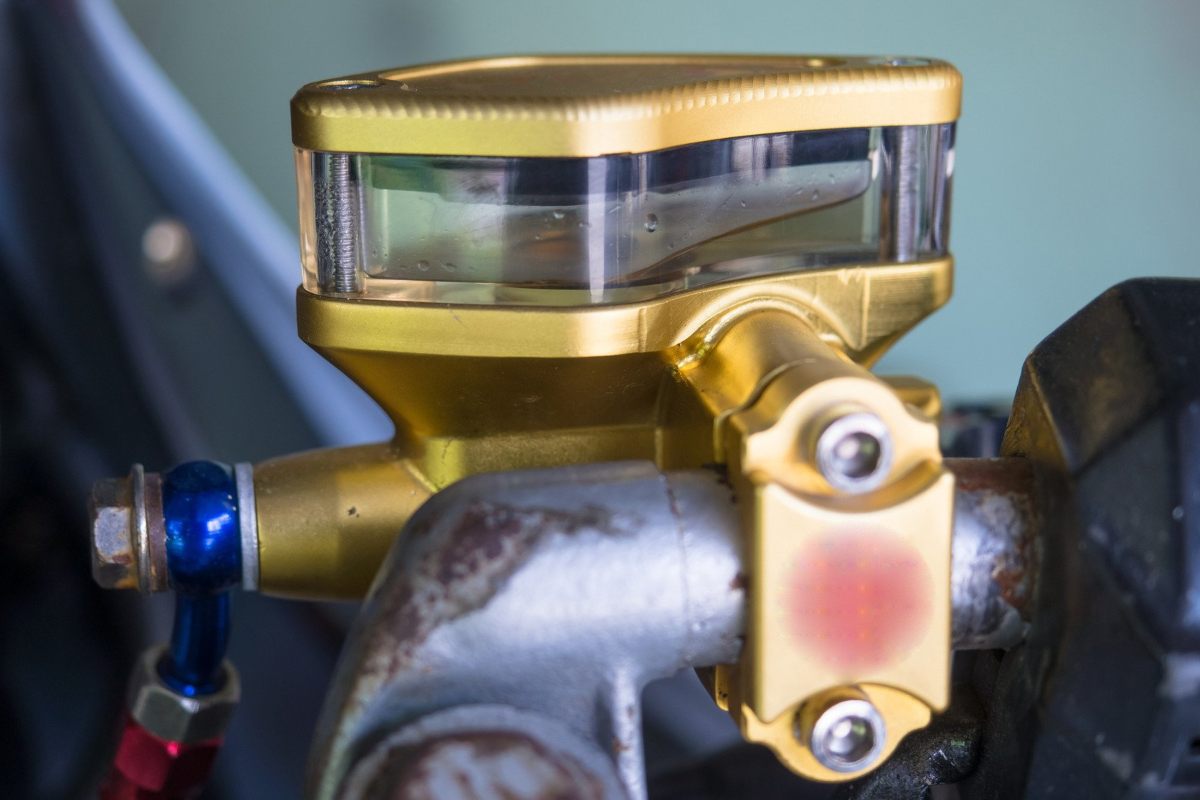 Faulty master cylinder Faulty master cylinder causing loss of brake pressure in a car.